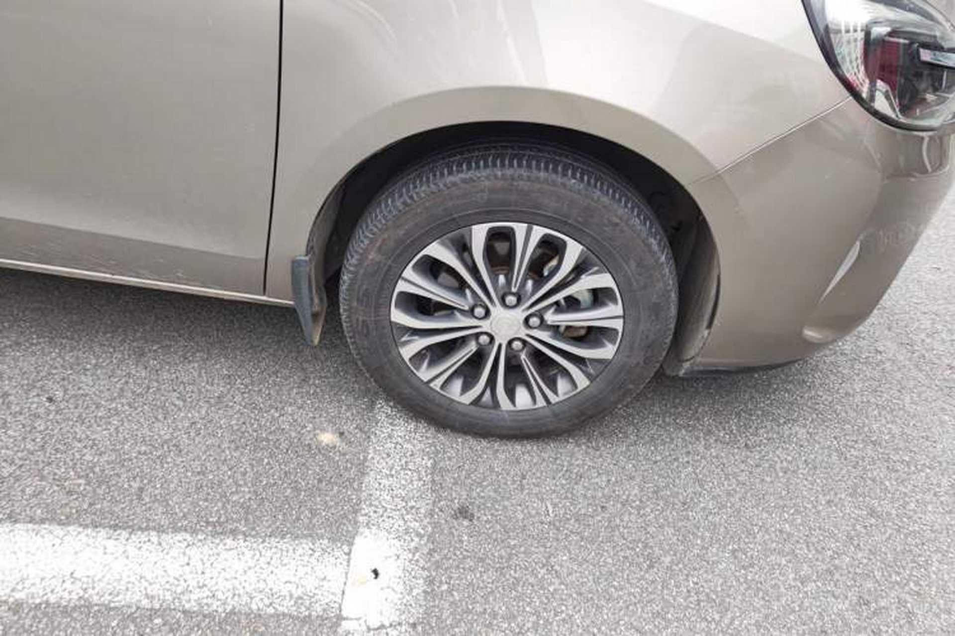 Used Buick GL8 2022 Land Cruiser Executive Class 652T Comfort Model Right Front Wheel Hub