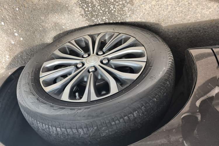 Used Buick GL8 2022 Land Cruiser Executive Class 652T Comfort Model Right Front Wheel Hub