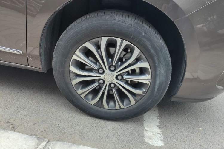 Used Buick GL8 2022 Land Business Class 652T Luxury Model Right Front Wheel Hub