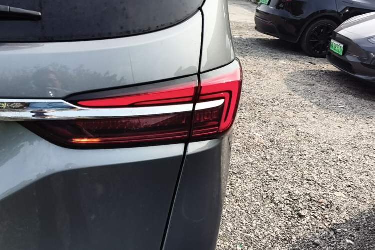 Used Buick GL8 2022 Land Business Class 652T Luxury Model Right Rear Taillight
