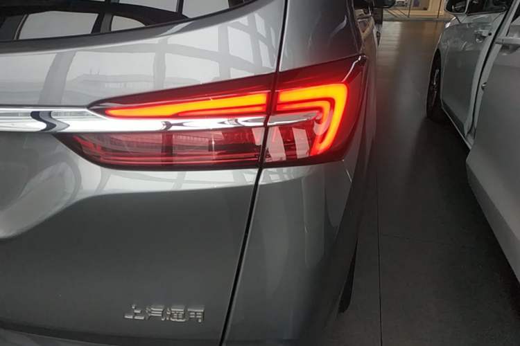 Used Buick GL8 2022 Land Business Class 652T Luxury Model Right Rear Taillight