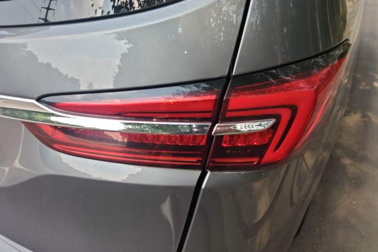 Used Buick GL8 2022 Land Business Class 652T Luxury Model Right Rear Taillight