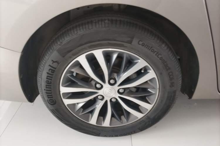 Used Buick GL8 2022 ES Landtrek 653T Comfort Edition Right Rear Wheel Hub
