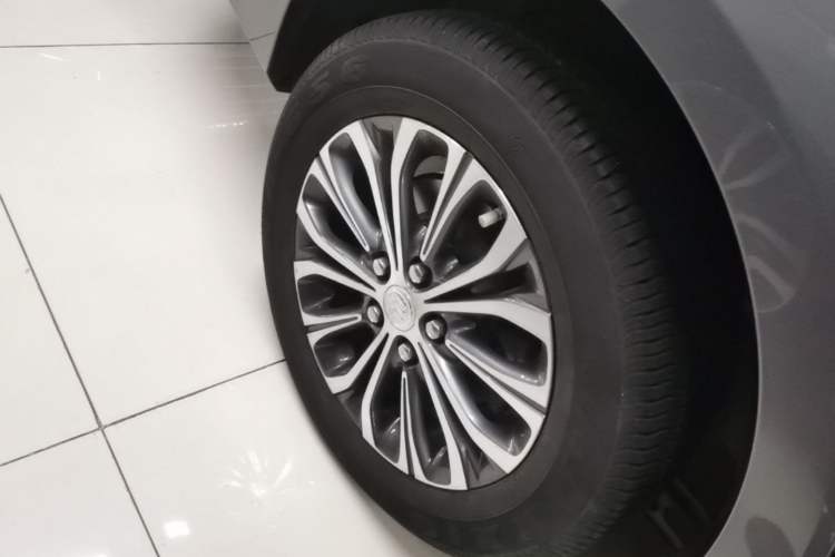Used Buick GL8 2022 Land Cruiser Executive Class 652T Smart Luxury Model Right Rear Wheel Hub
