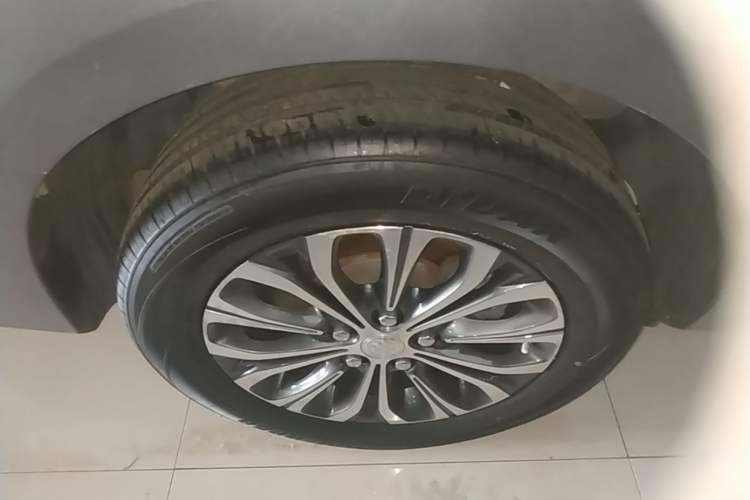 Used Buick GL8 2022 Land Business Class 652T Luxury Model Right Rear Wheel Hub
