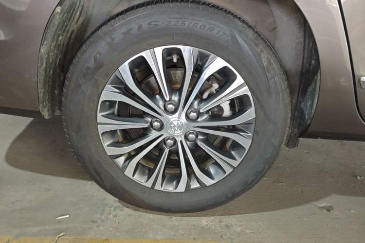 Used Buick GL8 2022 Land Business Class 652T Luxury Model Right Rear Wheel Hub