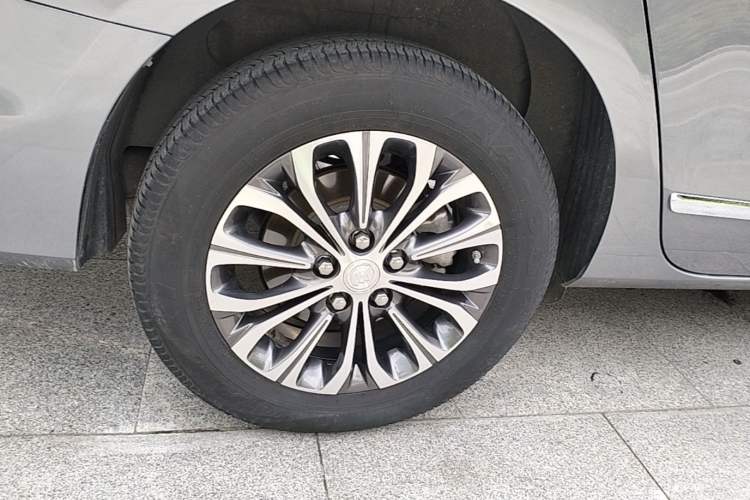 Used Buick GL8 2022 Land Cruiser Executive Class 652T Smart Luxury Model Right Rear Wheel Hub