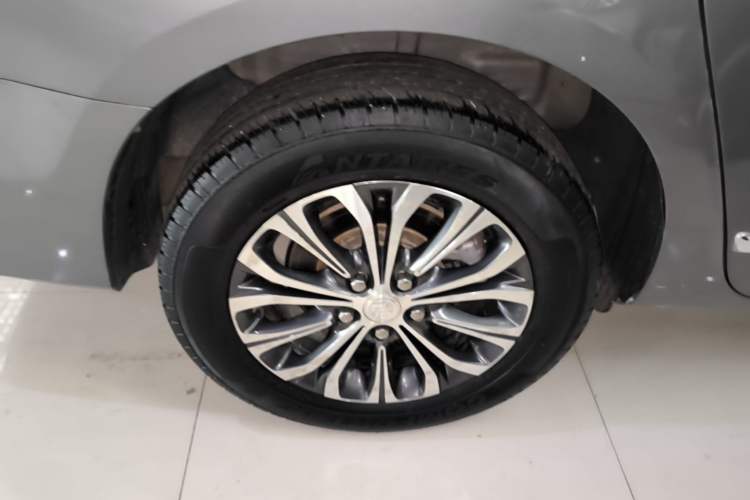 Used Buick GL8 2022 Land Business Class 652T Luxury Model Right Rear Wheel Hub