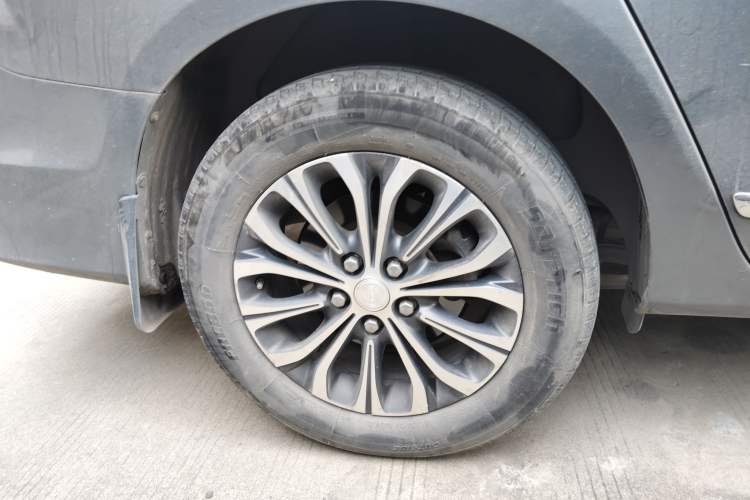 Used Buick GL8 2022 Land Business Class 652T Luxury Model Right Rear Wheel Hub