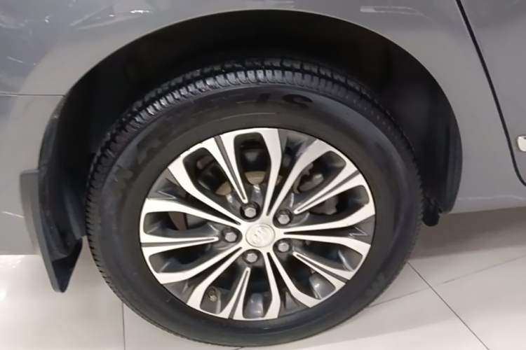 Used Buick GL8 2022 Land Business Class 652T Luxury Model Right Rear Wheel Hub