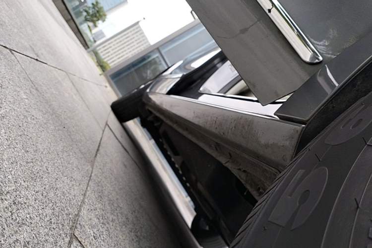 Used Buick GL8 2022 Land Cruiser Executive Class 652T Smart Luxury Model Right Side Sill