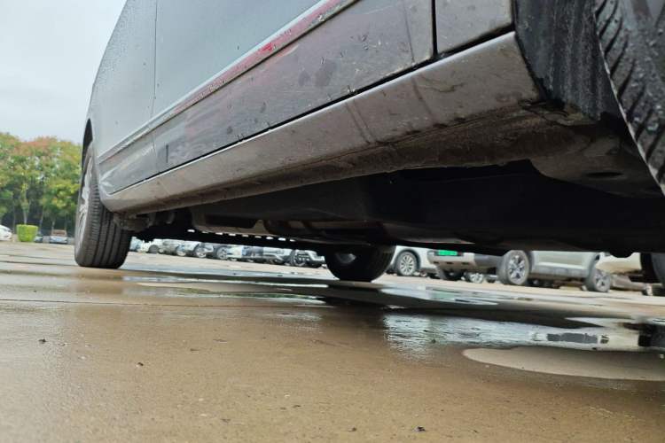 Used Buick GL8 2022 Land Cruiser Executive 652T Prestige Edition with Welfare Features Right Side Sill