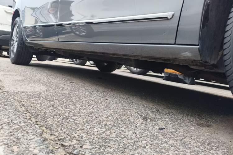 Used Buick GL8 2022 Land Executive Class 652T Prestige Model Right Side Sill