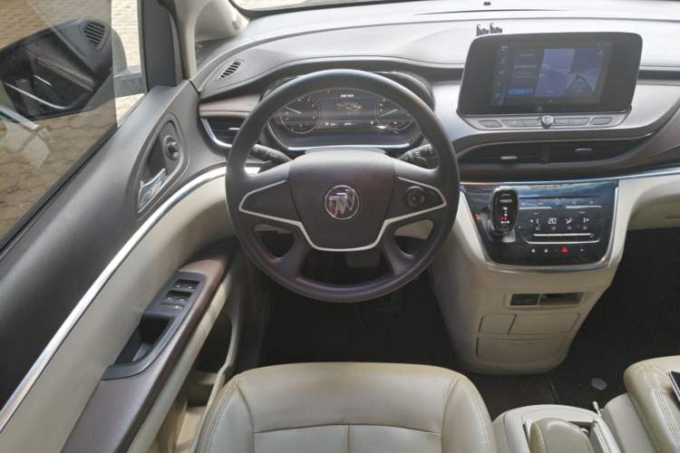 Used Buick GL8 2022 Land Cruiser Executive Class 652T Comfort Model Steering Wheel