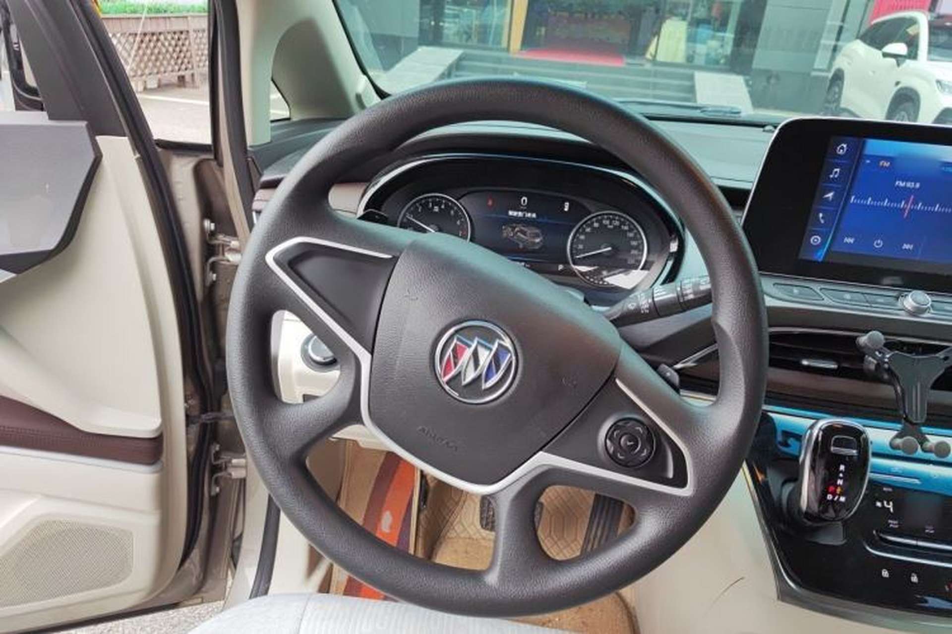 Used Buick GL8 2022 Land Cruiser Executive Class 652T Comfort Model Steering Wheel