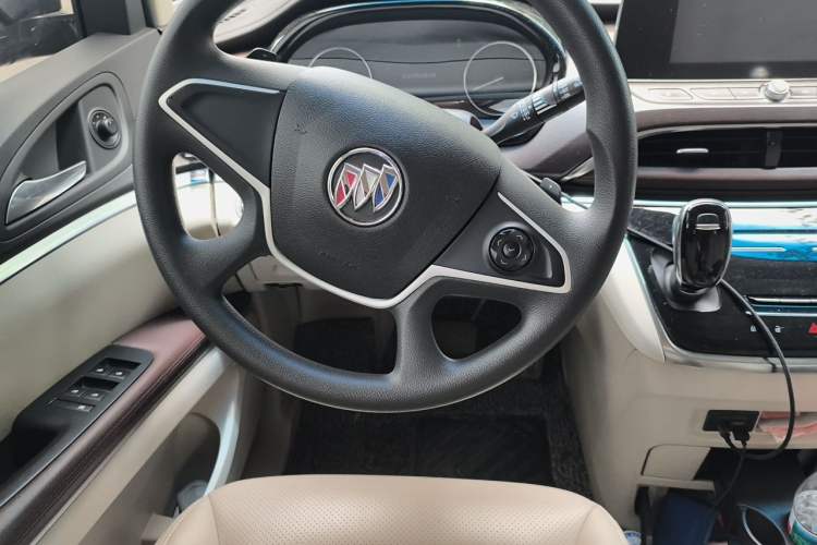 Used Buick GL8 2022 Land Cruiser Executive Class 652T Comfort Model Steering Wheel