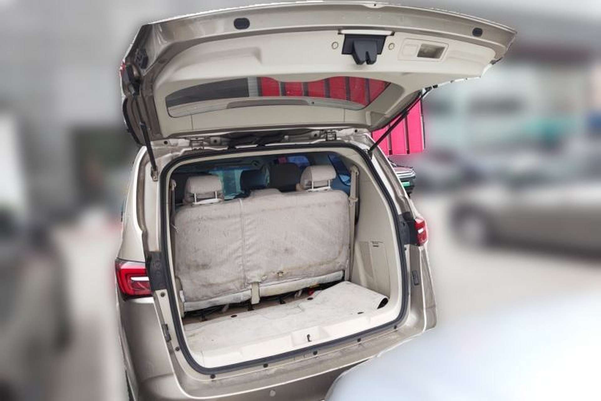 Used Buick GL8 2022 Land Cruiser Executive Class 652T Comfort Model Trunk
