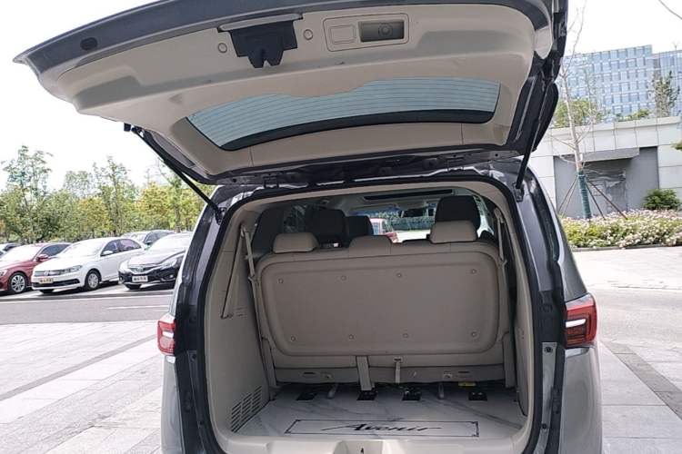 Used Buick GL8 2022 Land Cruiser Executive Class 652T Smart Luxury Model Trunk