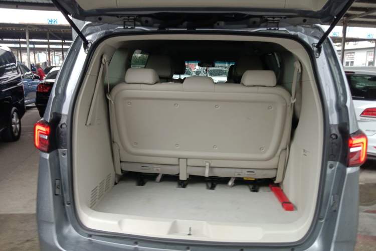 Used Buick GL8 2022 Land Business Class 652T Luxury Model Trunk