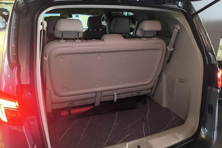 Used Buick GL8 2022 Land Business Class 652T Luxury Model Trunk