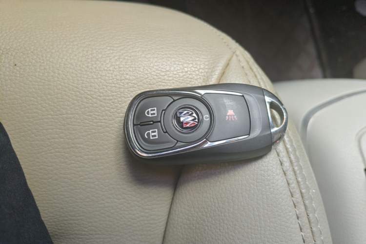 Used Buick GL8 2022 Land Cruiser Executive Class 652T Comfort Model Vehicle Key