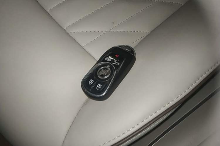 Used Buick GL8 2022 Land Business Class 652T Luxury Model Vehicle Key