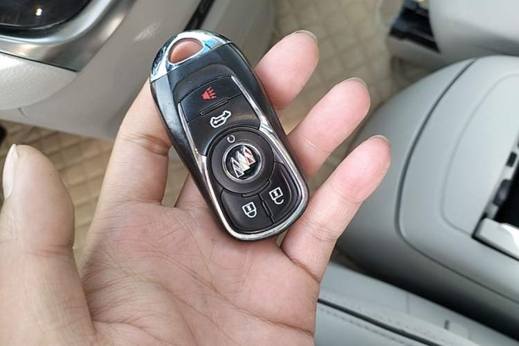 Used Buick GL8 2022 Land Cruiser Executive Class 652T Smart Luxury Model Vehicle Key