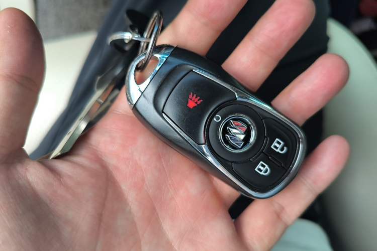 Used Buick GL8 2022 Land Cruiser Executive Class 652T Comfort Model Vehicle Key