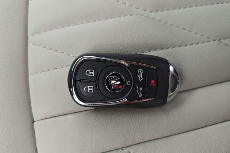 Used Buick GL8 2022 Land Cruiser Executive 652T Prestige Edition with Welfare Features Vehicle Key
