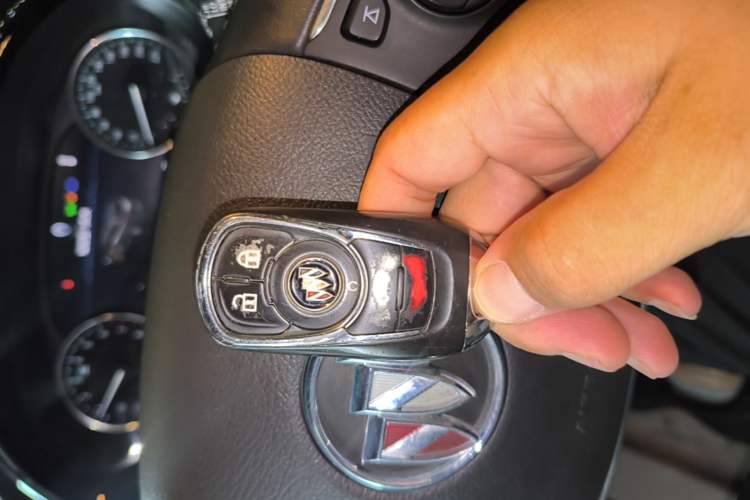 Used Buick GL8 2022 Land Business Class 652T Luxury Model Vehicle Key