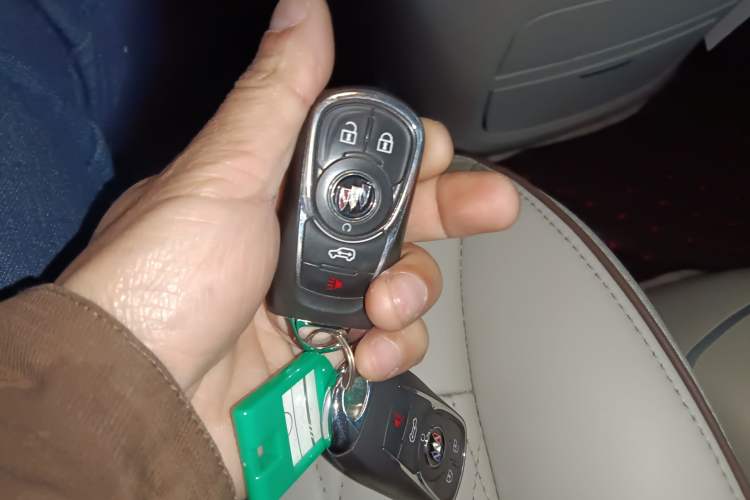 Used Buick GL8 2022 Land Business Class 652T Luxury Model Vehicle Key