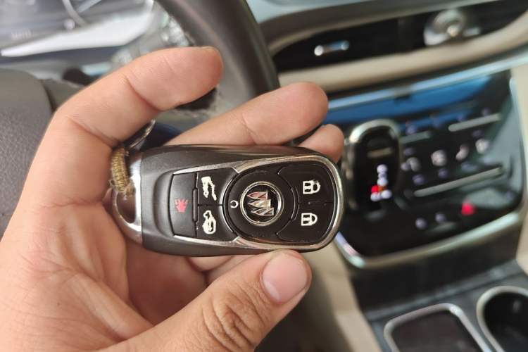 Used Buick GL8 2022 Land Cruiser Executive Class 652T Smart Luxury Model Vehicle Key