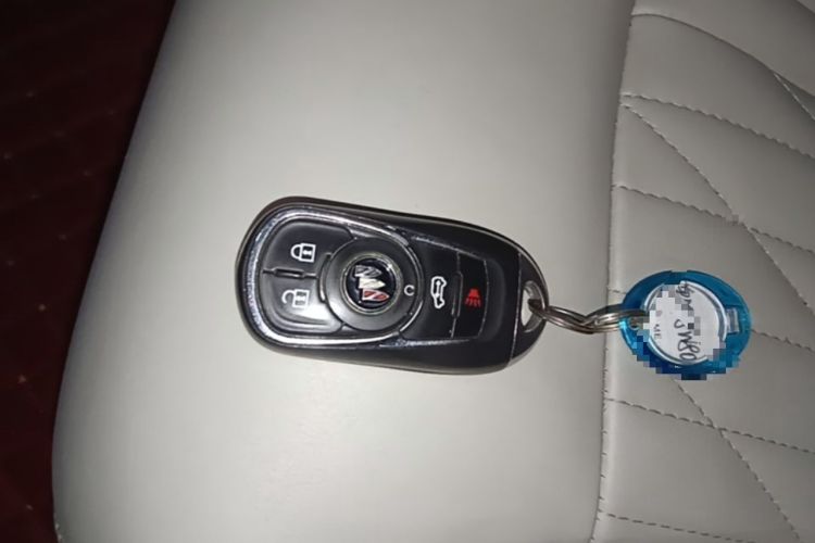 Used Buick GL8 2022 Land Business Class 652T Luxury Model Vehicle Key