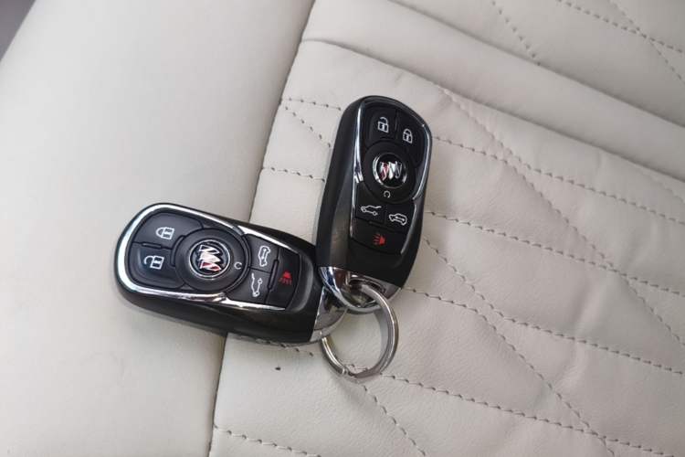Used Buick GL8 2022 Land Executive Class 652T Prestige Model Vehicle Key
