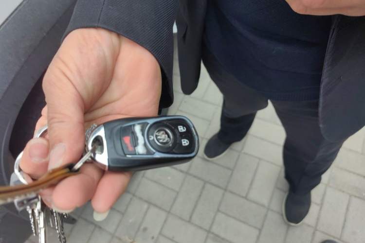 Used Buick GL8 2022 Land Business Class 652T Luxury Model Vehicle Key