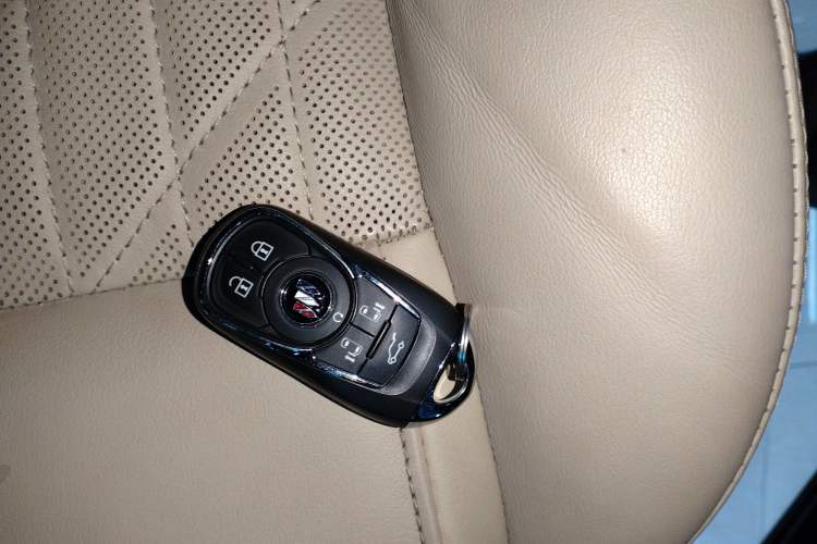 Used Buick GL8 2022 ES Landtrek 653T Flagship Model Vehicle Key