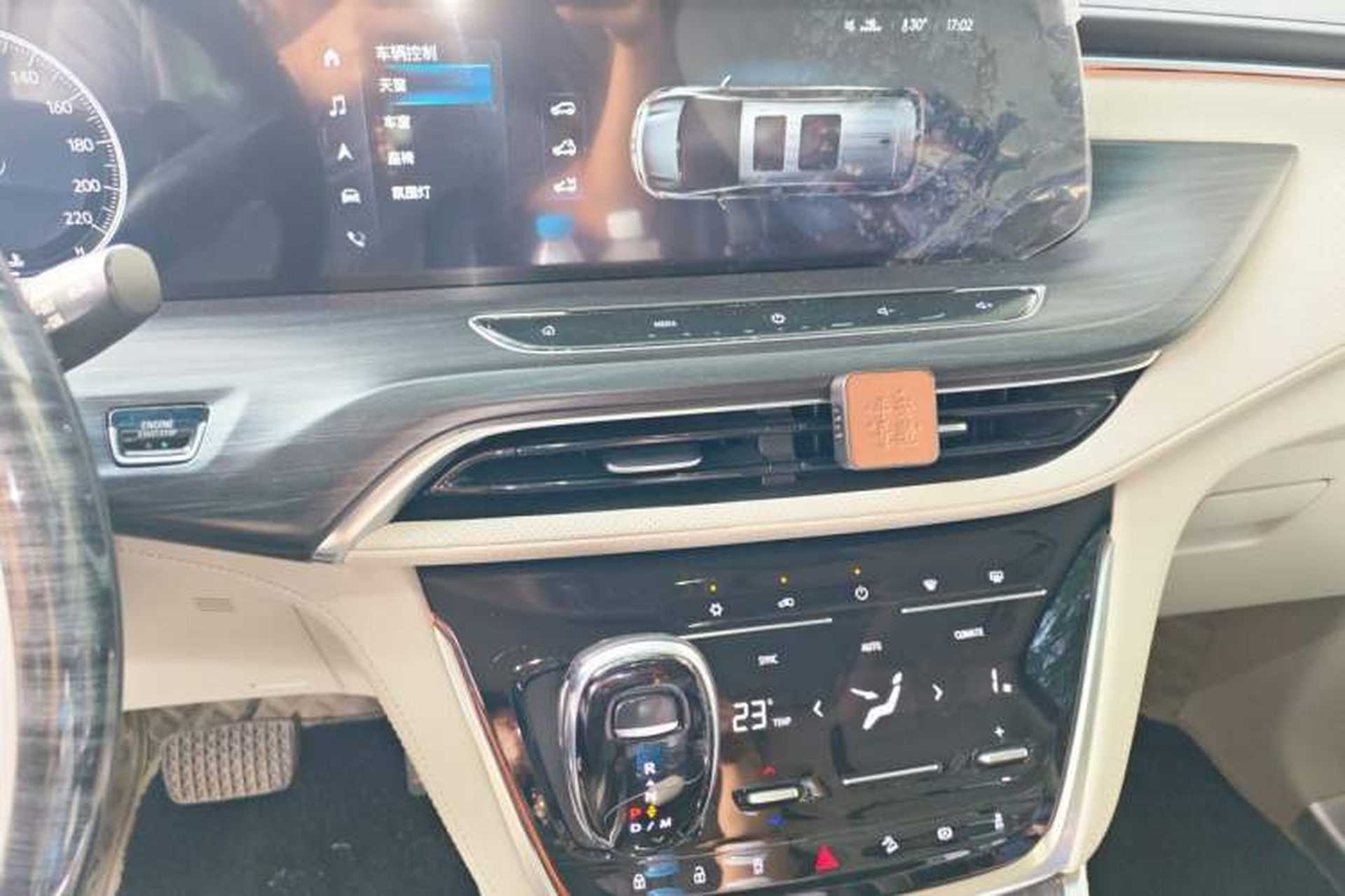 Used Buick GL8 2022 ES Landtrek 653T Comfort Edition Audio And AC Panel
