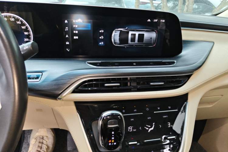 Used Buick GL8 2022 ES Landtrek 653T Luxury Edition Audio And AC Panel