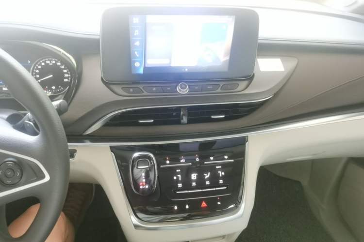 Used Buick GL8 2022 Land Cruiser Executive Class 652T Comfort Model Audio And AC Panel