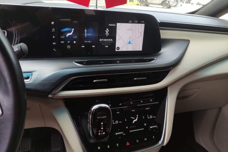 Used Buick GL8 2022 ES Land Cruiser 653T Luxury Model Audio And AC Panel