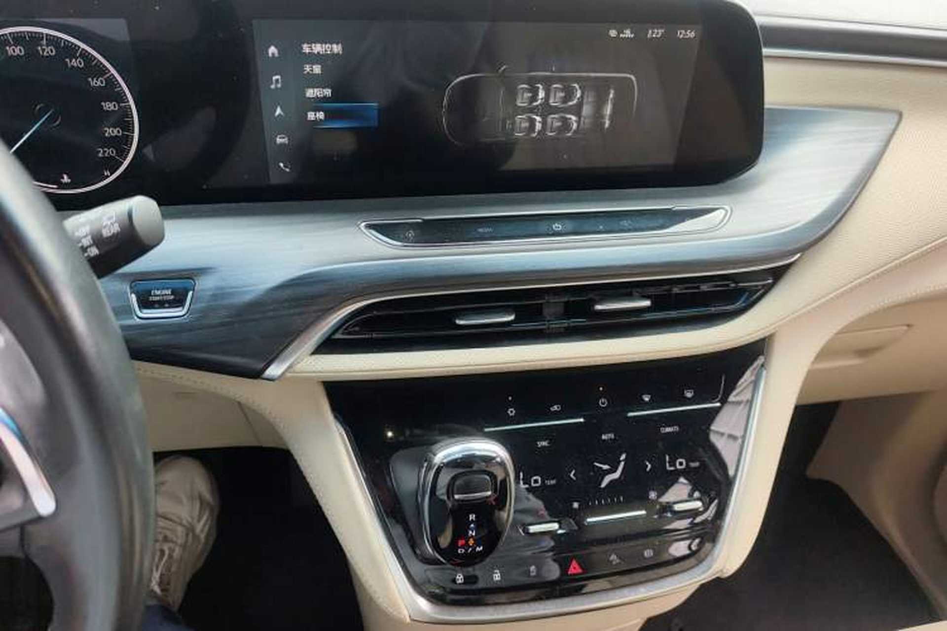 Used Buick GL8 2022 ES Land Cruiser 653T Luxury Model Audio And AC Panel