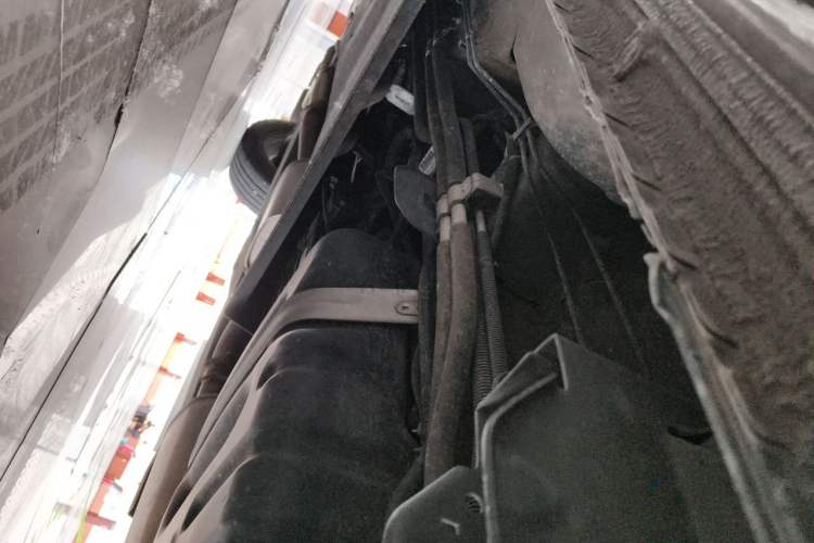 Used Buick GL8 2022 Land Cruiser Executive Class 652T Comfort Model Chassis Rear Left