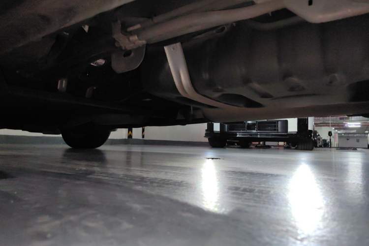 Used Buick GL8 2022 Land Cruiser Executive Class 652T Comfort Model Chassis Rear Left
