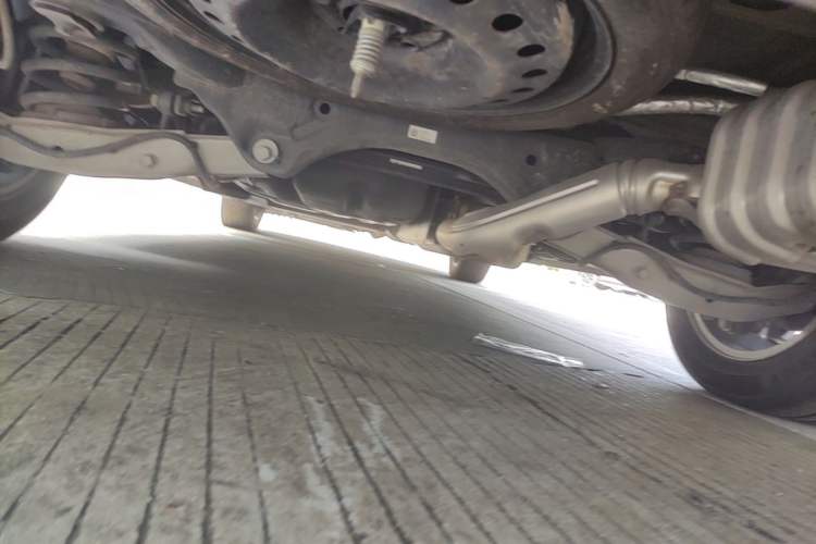 Used Buick GL8 2022 ES Land Cruiser 653T Luxury Model Chassis Rear