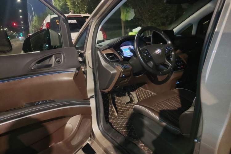 Used Buick GL8 2022 Land Business Class 652T Luxury Model Driver Seat