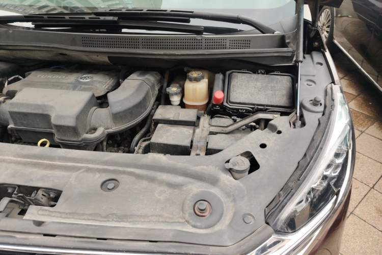 Used Buick GL8 2022 ES Landtrek 653T Flagship Model Engine Bay Left
