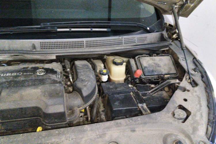 Used Buick GL8 2022 ES Landtrek 653T Luxury Edition Engine Bay Left