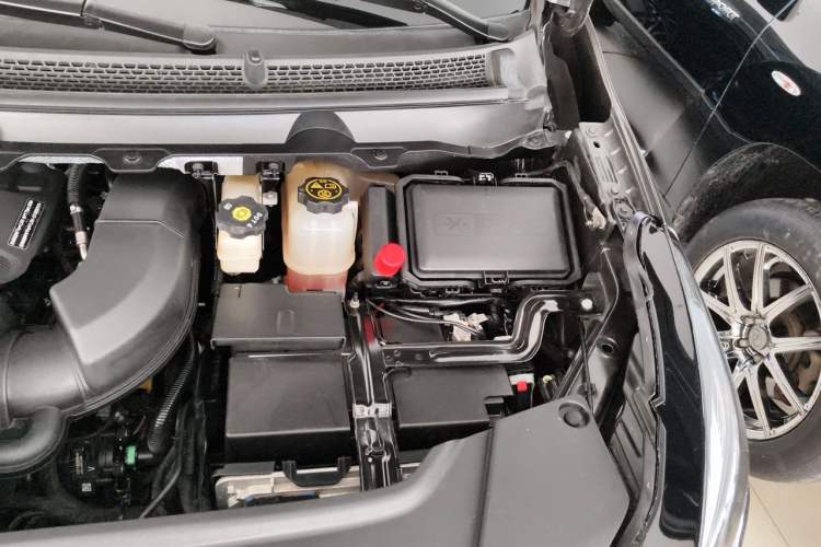 Used Buick GL8 2022 Land Cruiser Executive Class 652T Comfort Model Engine Bay Left