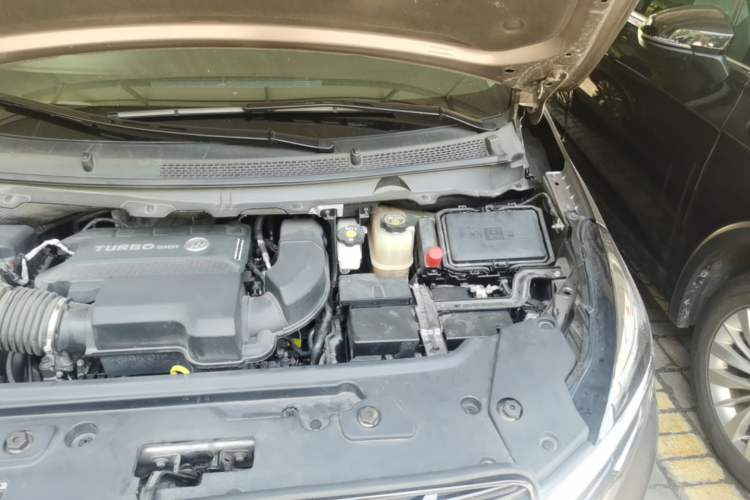 Used Buick GL8 2022 Land Cruiser Executive Class 652T Comfort Model Engine Bay Left