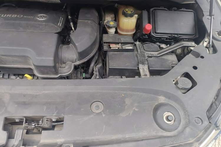 Used Buick GL8 2022 ES Landtrek 653T Luxury Edition Engine Bay Left